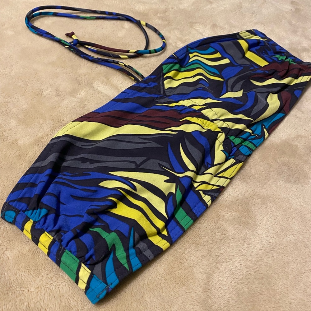 Multicolored Gap Body Swimsuit Bandeau Top. Size LARGE Bathing Suite TOP 💕✨